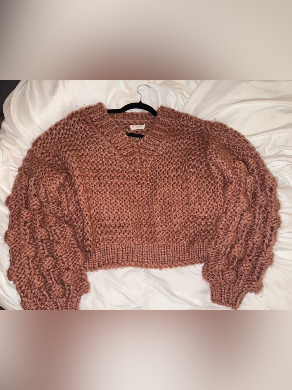 Dreamers Cropped V-Neck Cable Bubble Sleeve Sweater - Rose
